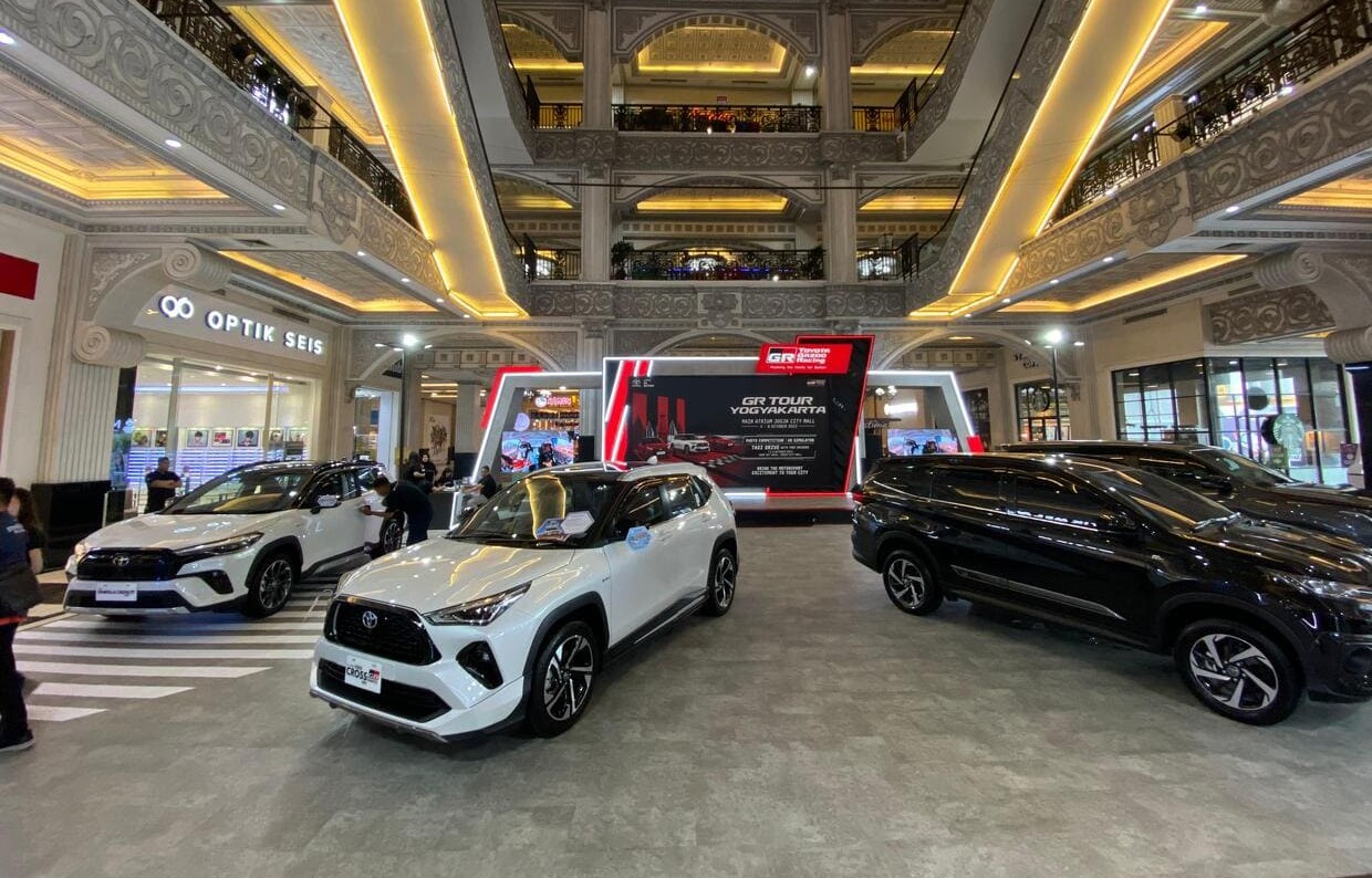 Ada Taxi Drive Bersama Pembalap TGRI, Pameran GR Tour 2023 Hadir di Jogja City Mall Yogyakarta